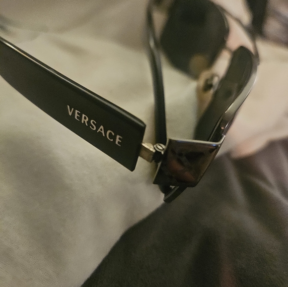 GENUINE VERSACE SUNGLASSES MADE IN ITALY - Picture 5 of 5